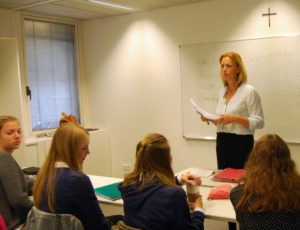 Bürgerschaftsabgeordnete Karin Prien (CDU) an der katholischen Sophie-Barat-Schule